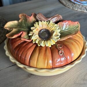 1980 Cracker Barrel Pie Plate with 3D sunflower.